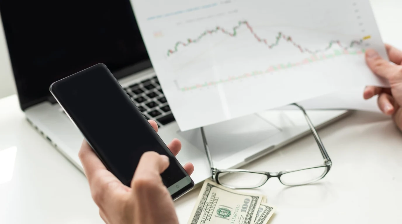 robo-advisor-vs-self-directed-canada-fee-drag-2026